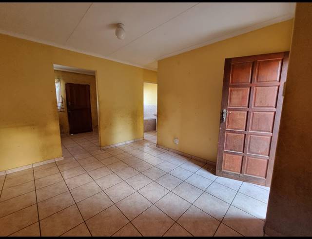 2 BEDROOM HOUSE FOR SALE IN NGWELEZANA